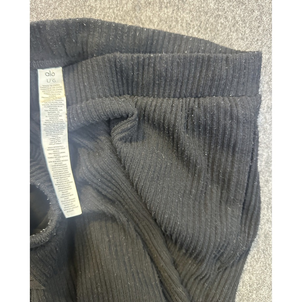 Alo Yoga Muse Ribbed Shorts Knit Black Large Workout Athletic Lounge Gym *Flawed - Picture 12 of 16